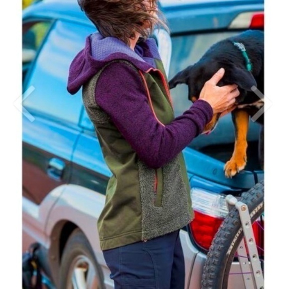 Title Nine Beaten Path Jacket. Hoodie. Purple. Green small